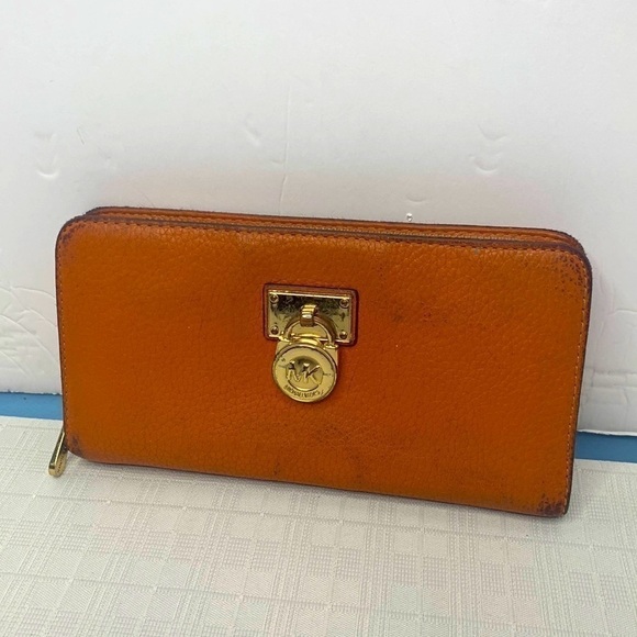 Michael Kors Orange 🍊 Hamilton Traveler Large Zip Leather Wallet - Picture 1 of 12